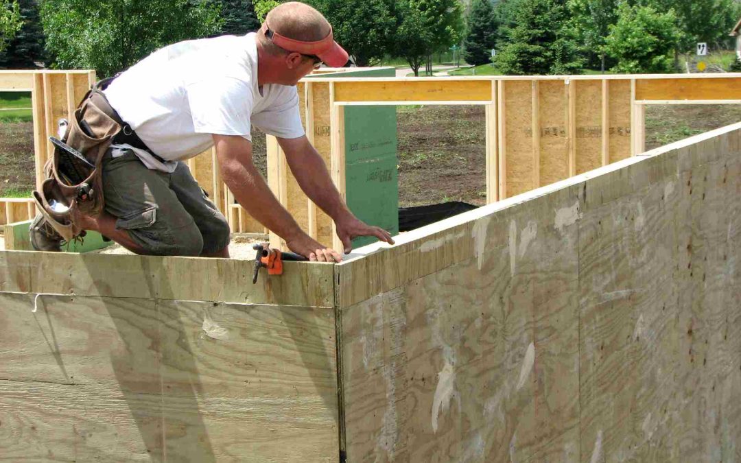 construction worker installing edgebuilder wall panels
